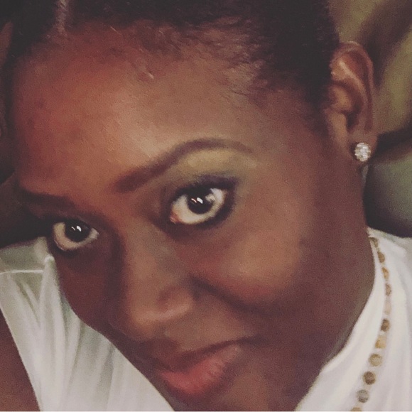 Meet your Posher, Consuelo - Picture 1 of 2